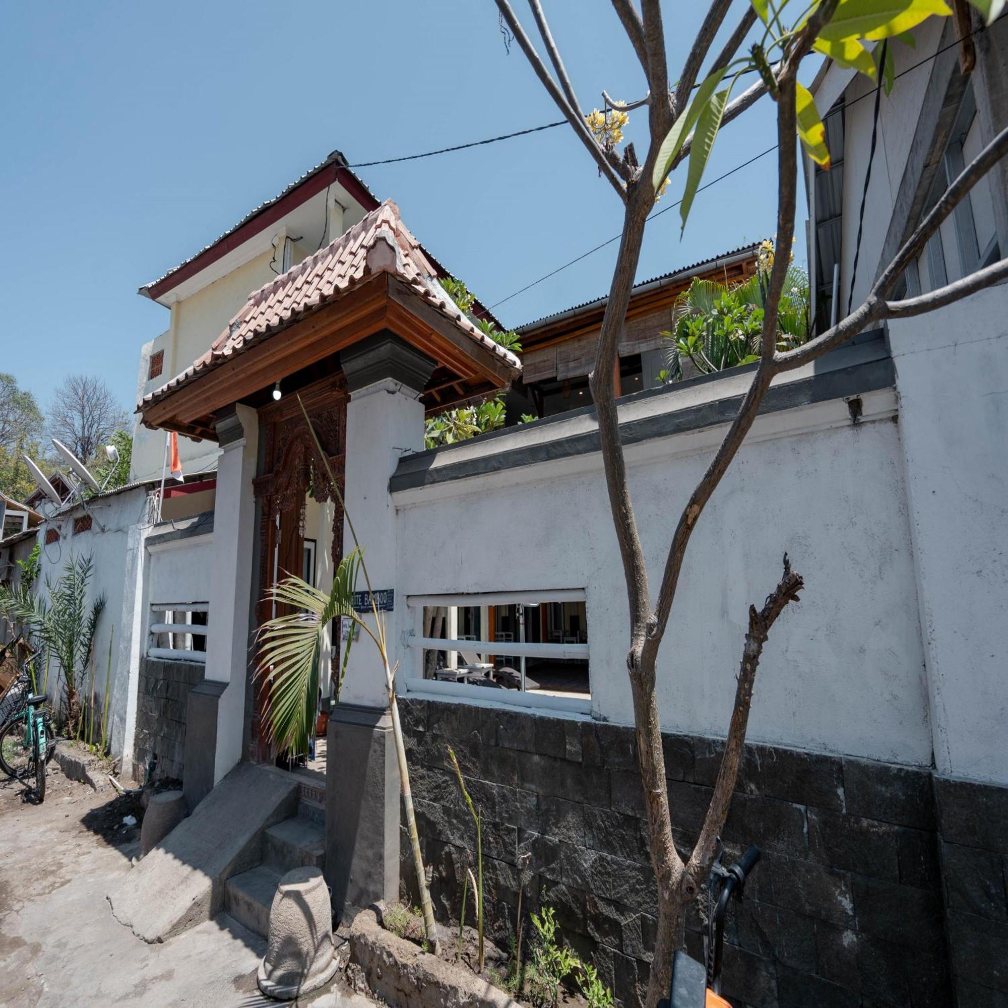 Gili White Bamboo Resort Gili Trawangan Exterior photo
